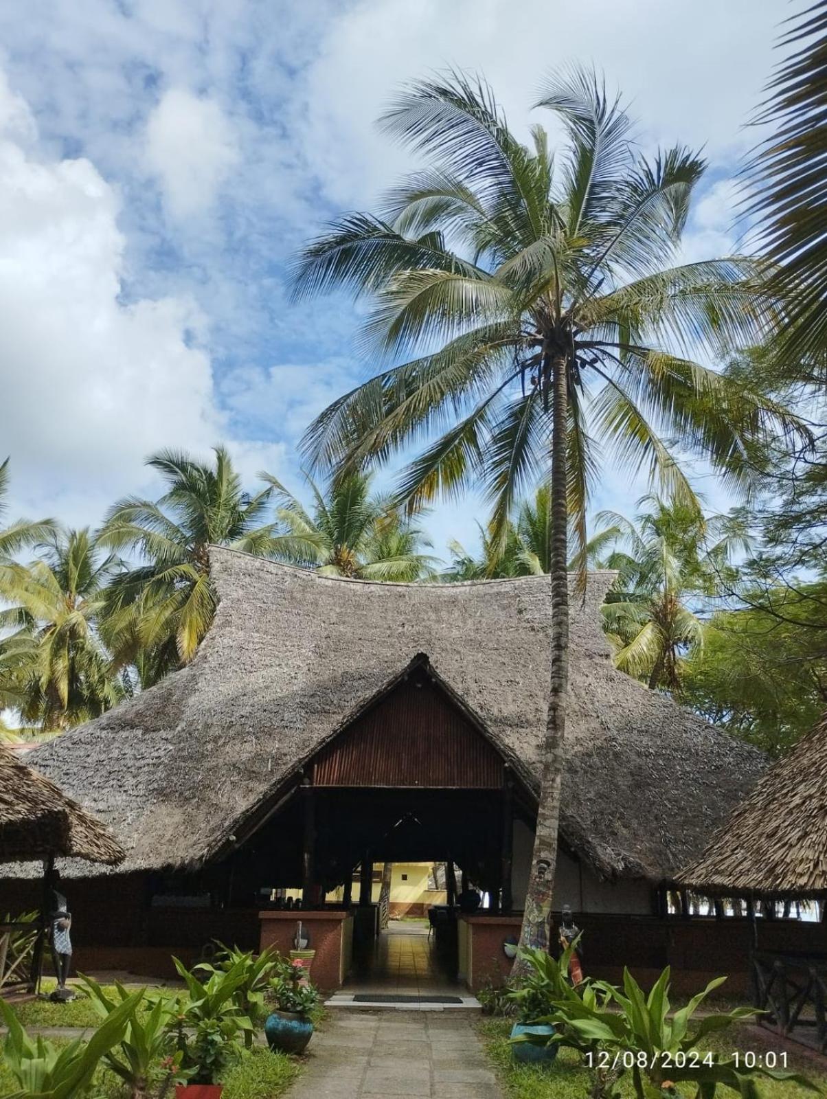 Sunrise Beach Resort ดาร์เอสซาลาม ภายนอก รูปภาพ